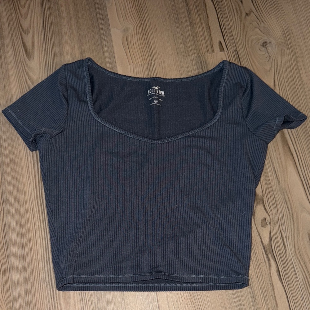 Hollister Women's Dark Blue Crop Top